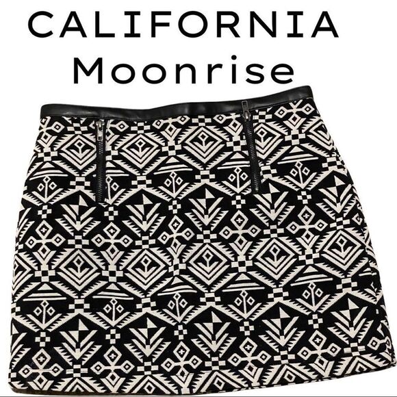 CALIFORNIA MOONRISE Textured, Aztec Print skirt, Faux leather trim, Size S - Picture 1 of 7